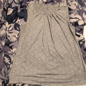 Worthington women’s round neck sleeveless blouse